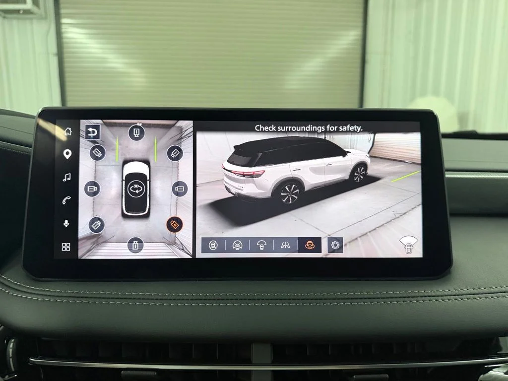 New 2027 2T RAD WHT INFINITI Sport AWD image 20