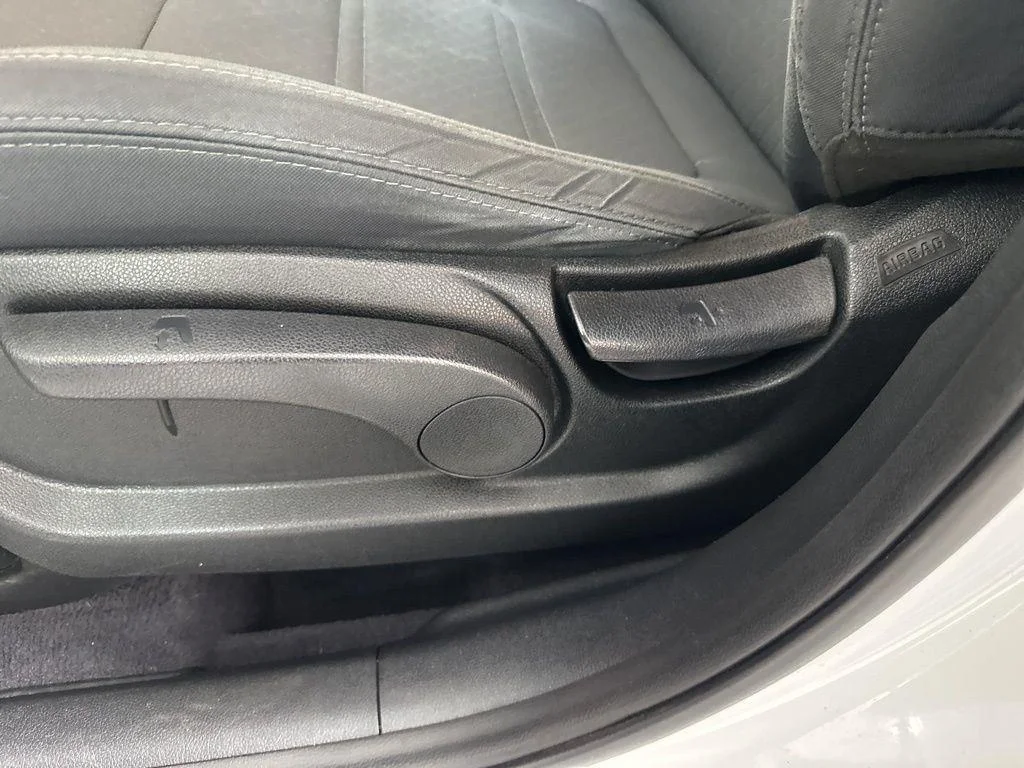 Used 2020 Snow White Pearl Kia LX image 23