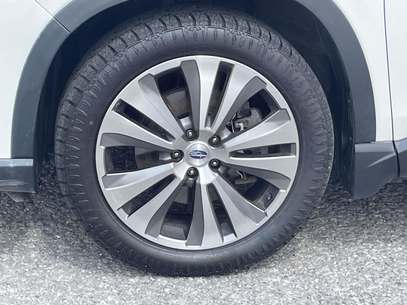 Used 2020 Crystal White Pearl Subaru Limited image 20