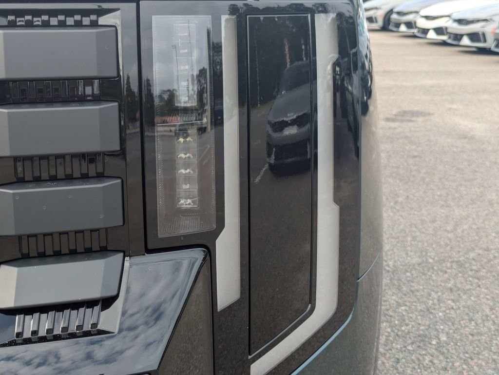 New 2027 Black Jade Green Kia X-Line EX image 10