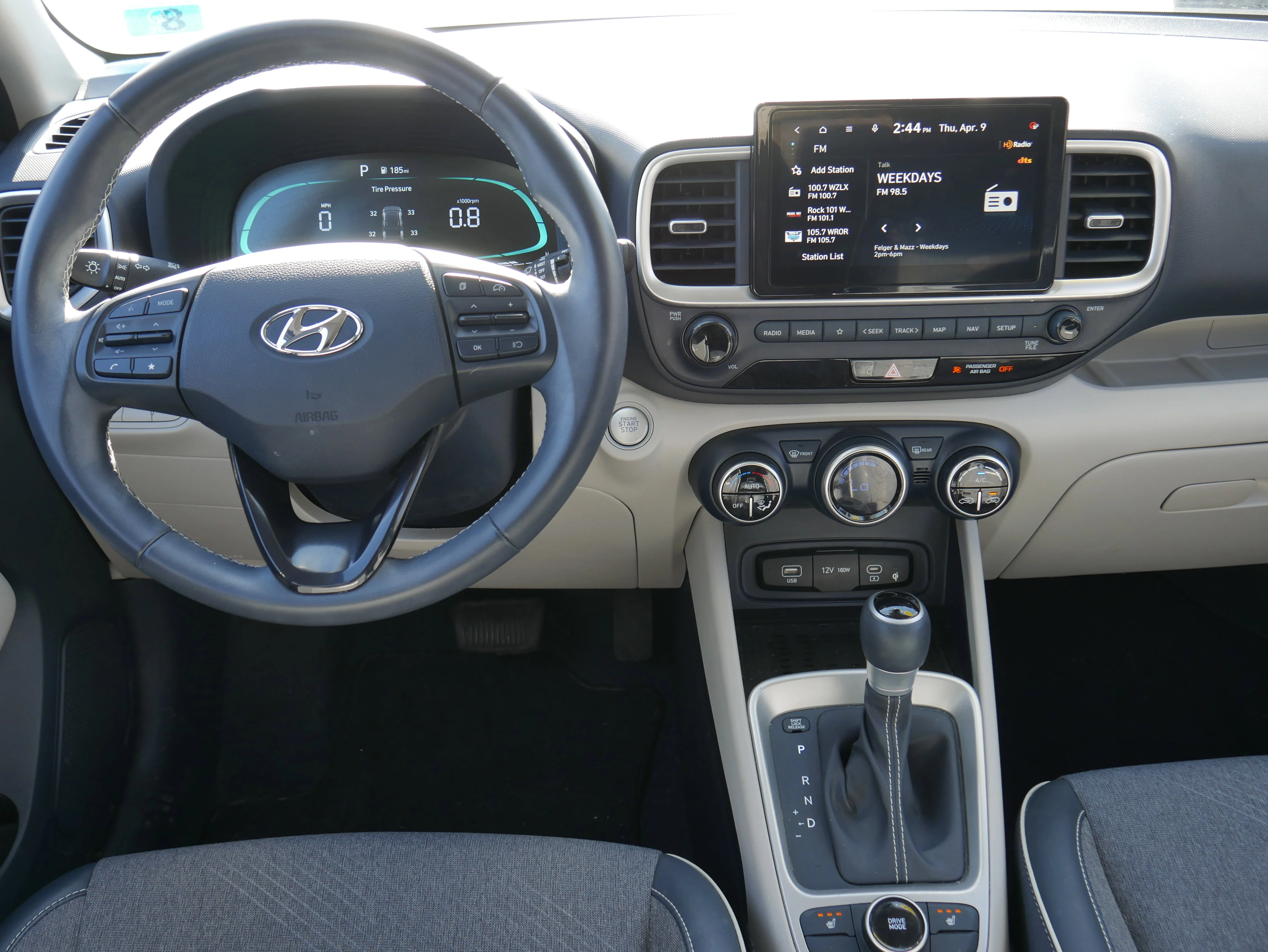 2024 Hyundai Venue Limited - Photo 16
