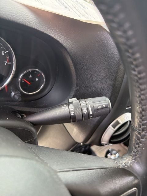 Used 2013 White Jeep Sahara image 14