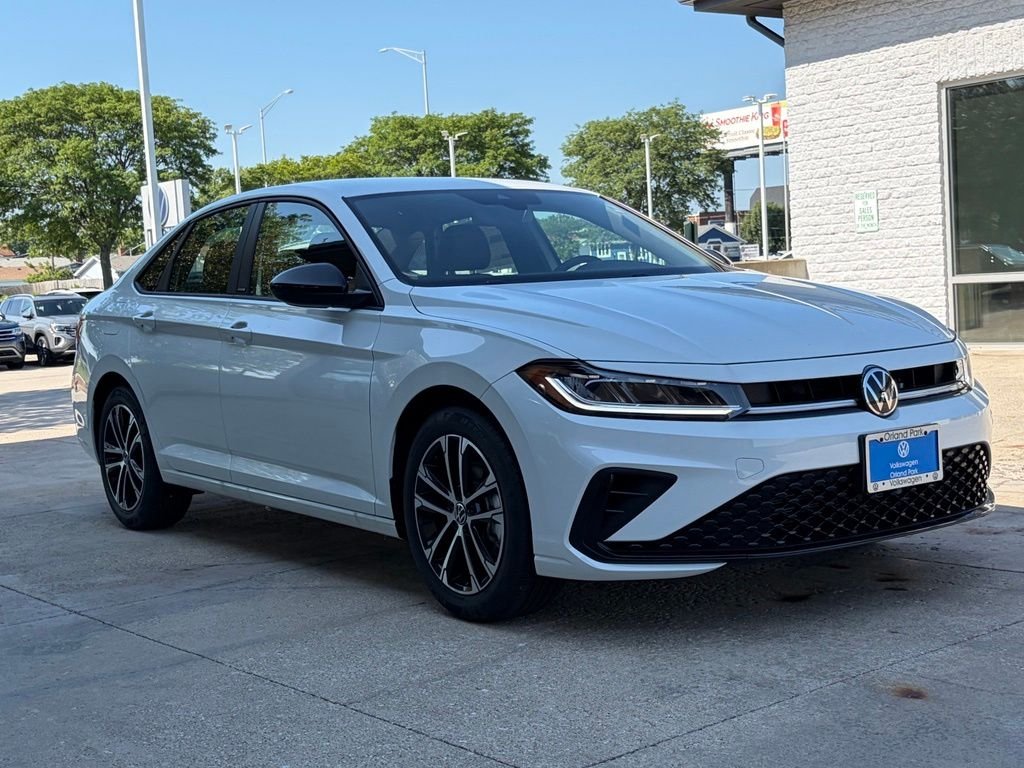 New 2026 Pure White Volkswagen 1.5T Sport  image 3