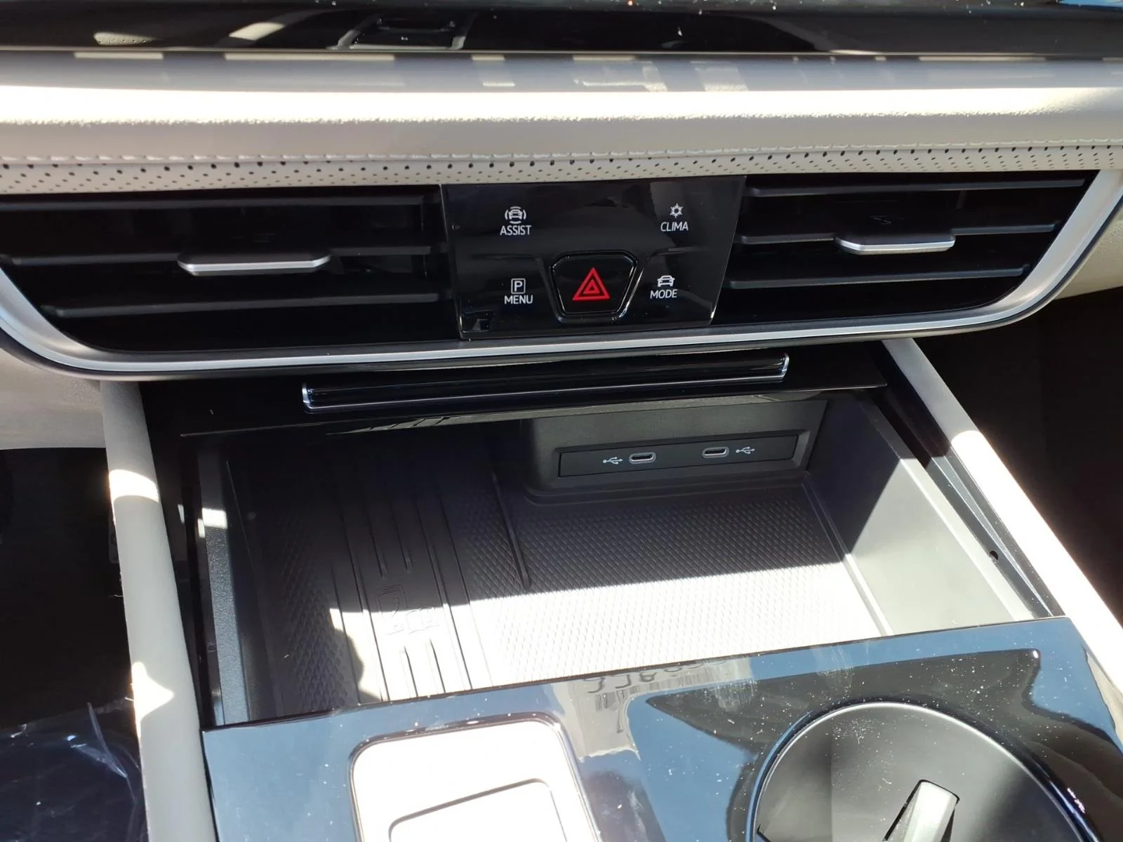 New 2026 Pure Gray Volkswagen 2.0T SE W/Technology 4MOT image 7
