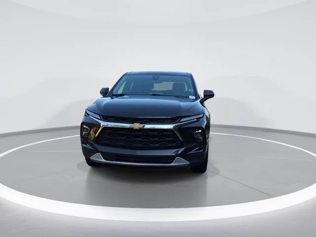 Used 2025 Black Chevrolet LT image 3