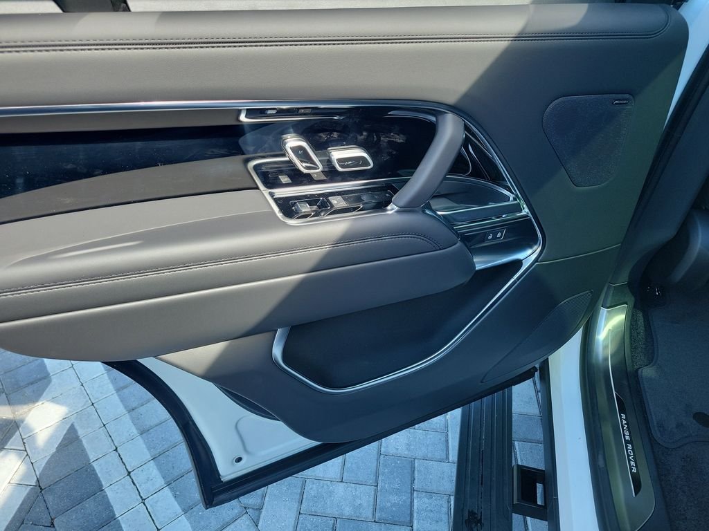 New 2026 Fuji White Land Rover SE image 22
