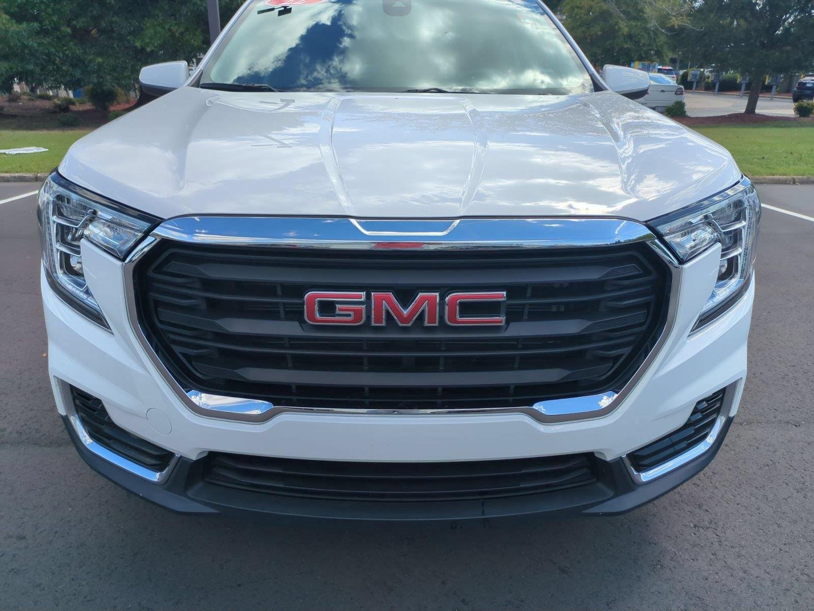 Used 2022 Summit White GMC SLE image 13