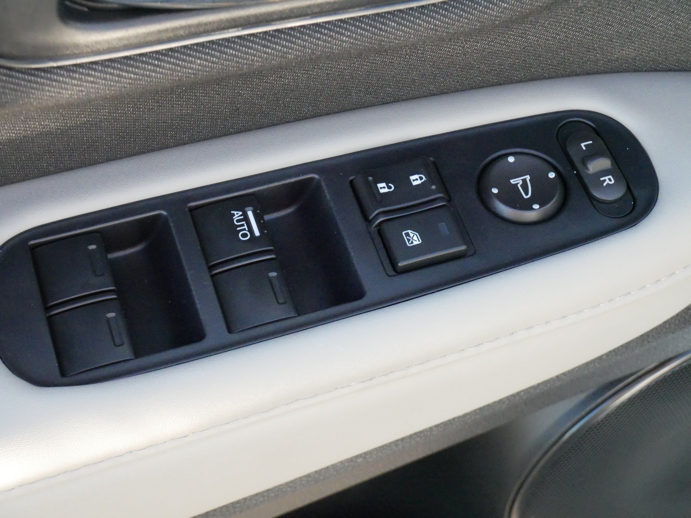 Used 2021 Platinum White Pearl Honda LX image 19