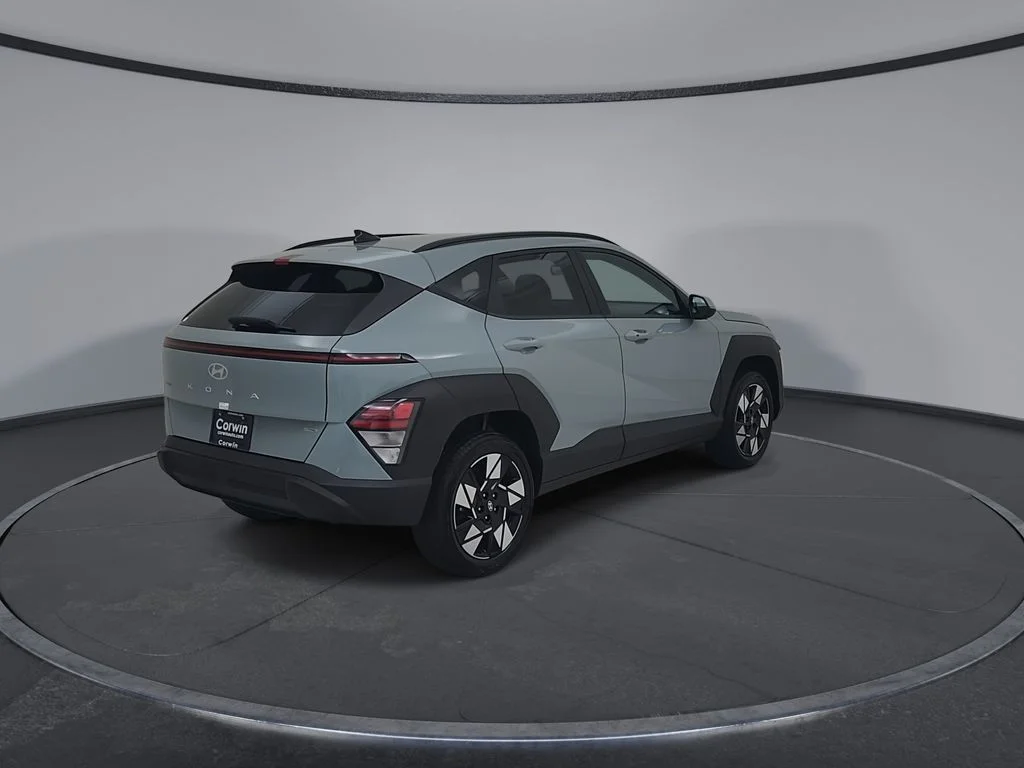 Used 2025 Green Hyundai SEL image 16
