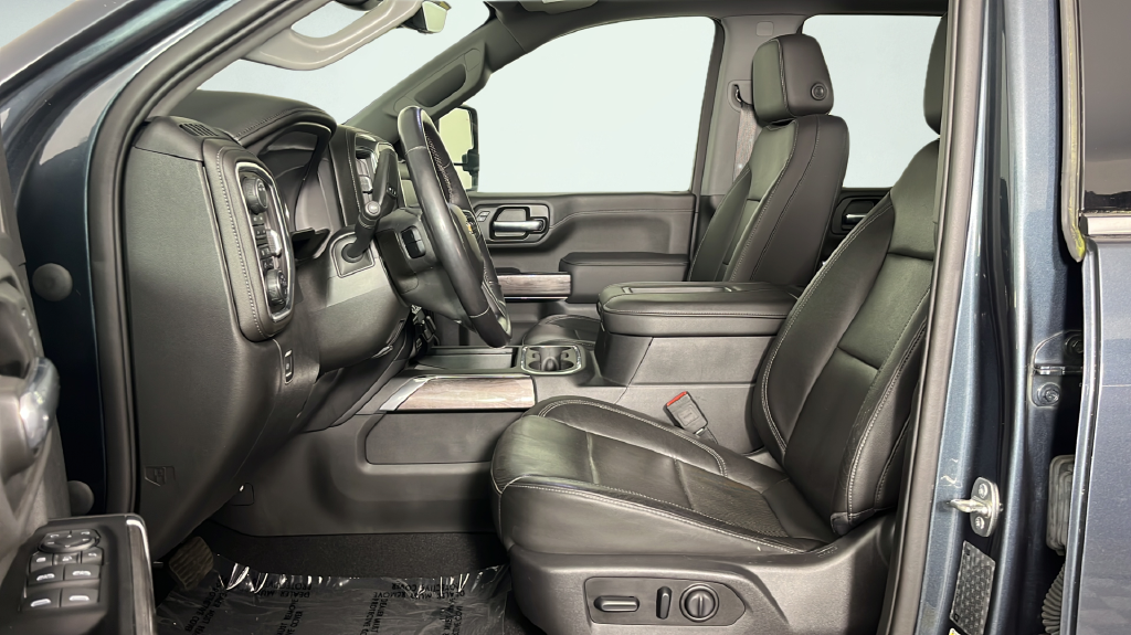 Used 2020 Shadow Gray Metallic Chevrolet LTZ image 14