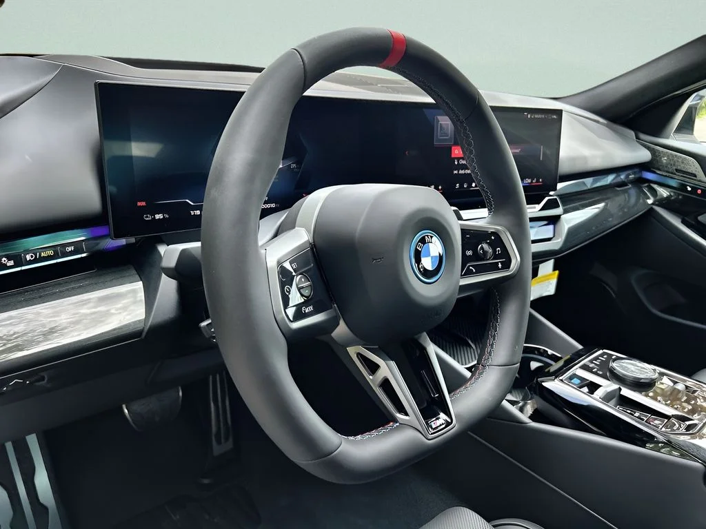 2025 BMW i5 M60 - Photo 18