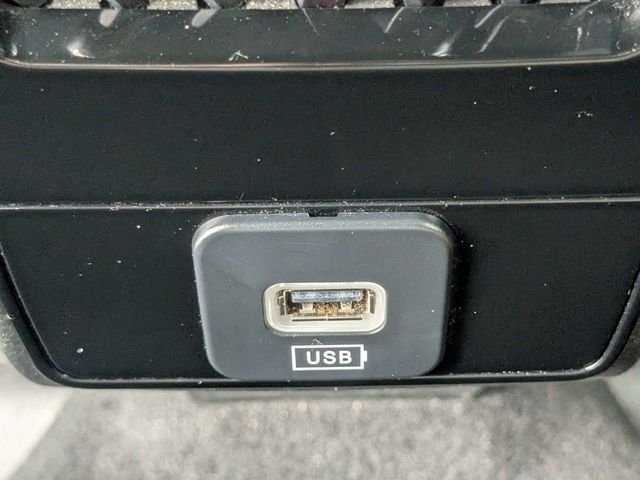 Used 2024  Jeep Latitude image 14