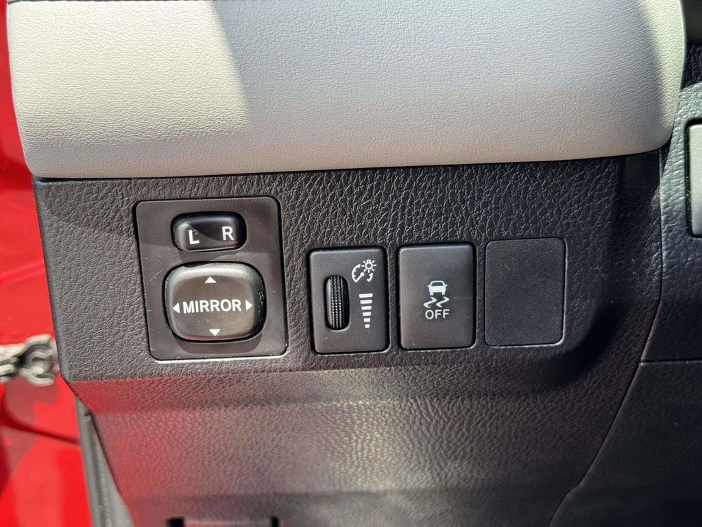 Used 2014 Red Toyota XLE image 28