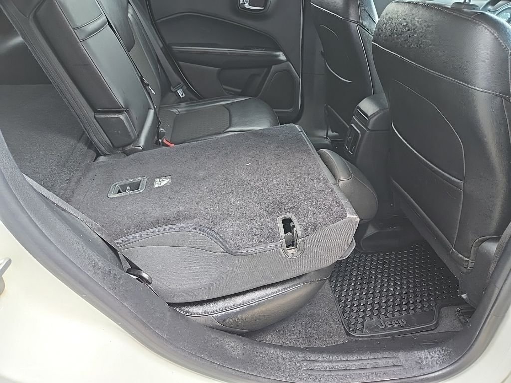 Used 2018 White Jeep Latitude image 79