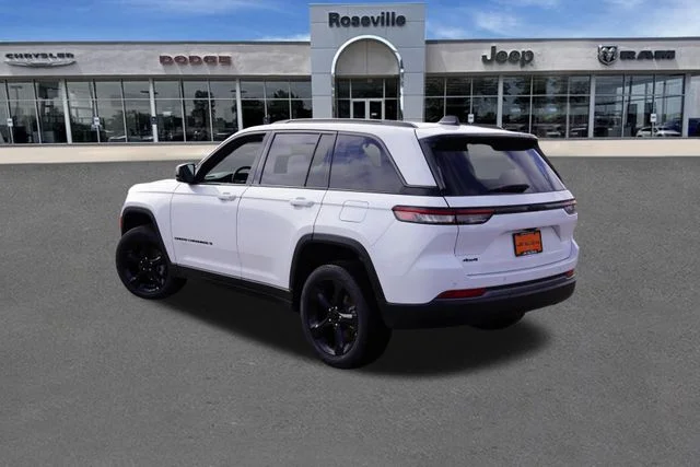 New 2026 Bright White Clear-Coat Exterior Paint Jeep Limited image 7