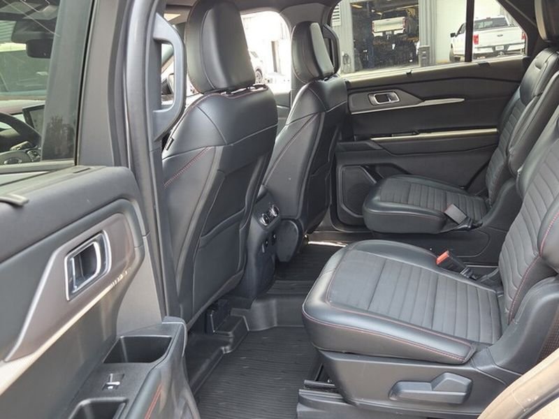 Used 2025 Carbonized Gray Metallic Ford ST-Line image 9