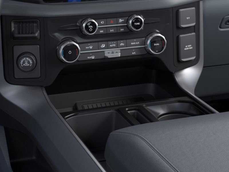 New 2025 Oxford White Ford XLT image 15