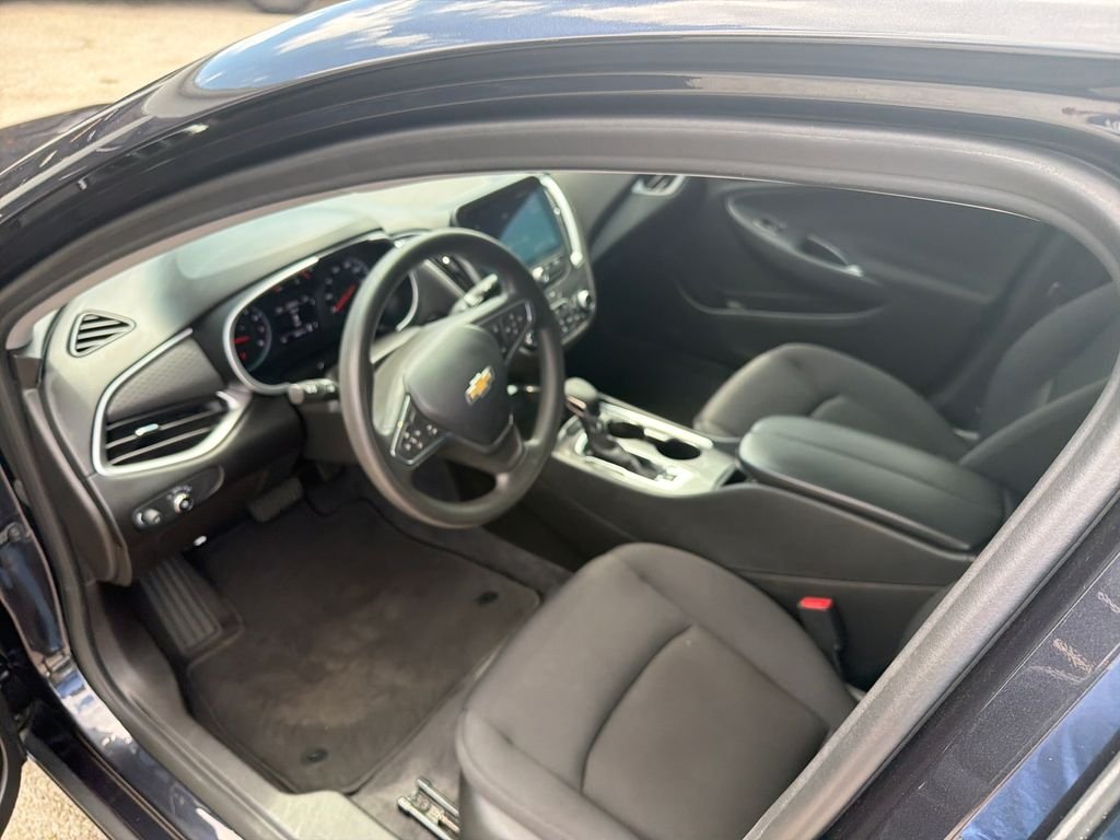 Used 2023 Gray Chevrolet LT image 16