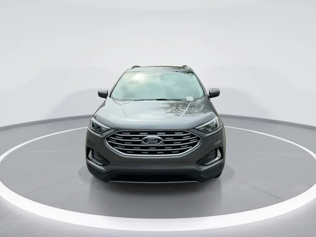 Used 2022 Gray Ford SEL image 3