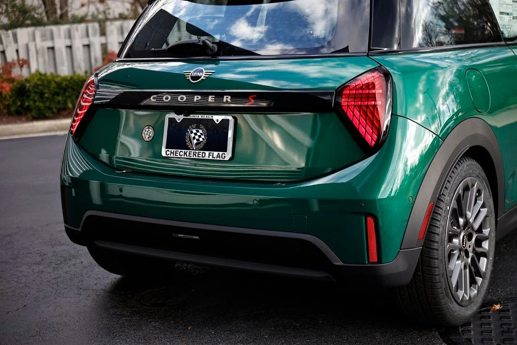 New 2026 British Racing Green Met MINI Signature Plus image 10