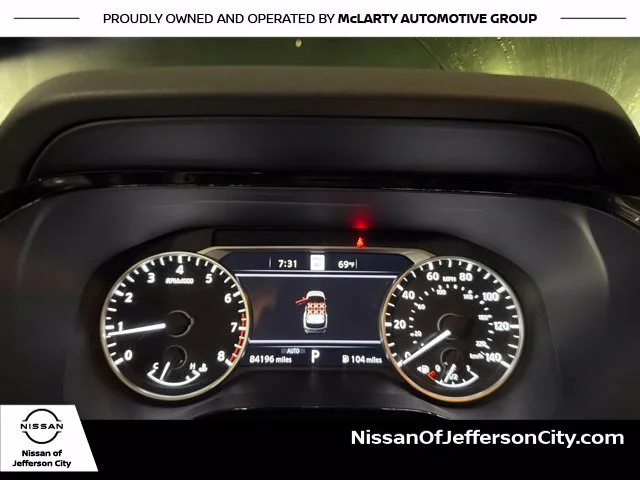 Used 2022 White Nissan SL image 29