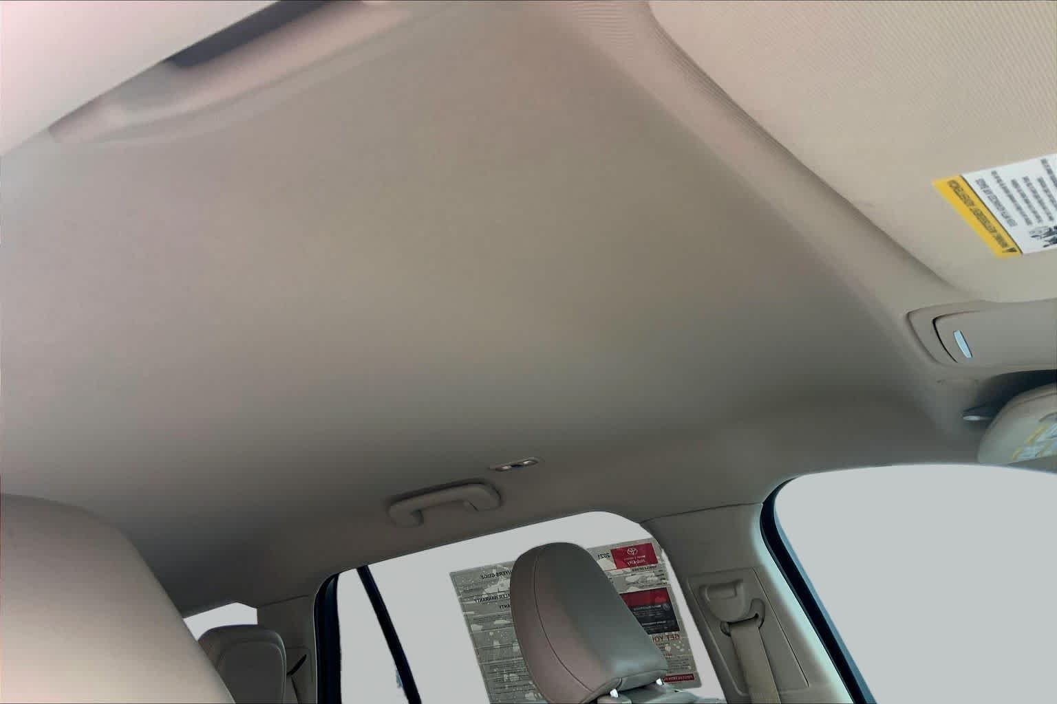 Used 2021 Ceramic Pearl Lincoln Standard image 14