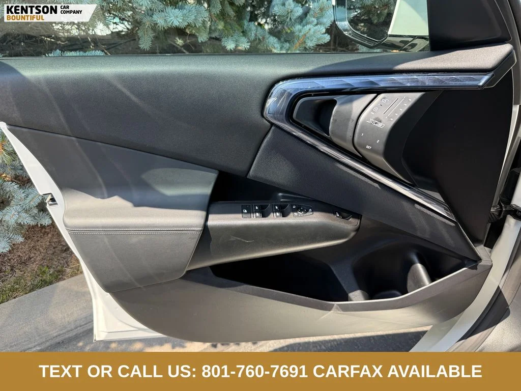 Used 2025 White BMW 30 xDrive image 19