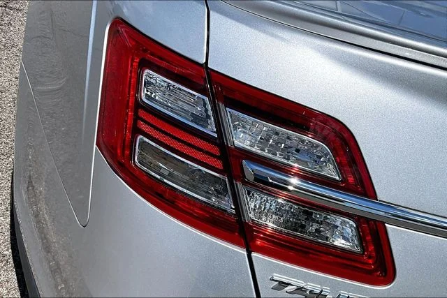 Used 2013 Silver Ford Limited image 29