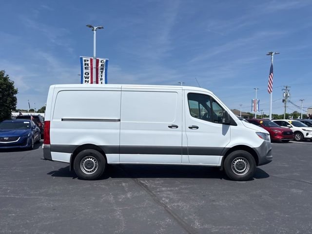 Used 2019 White Freightliner Standard Roof I4 image 6