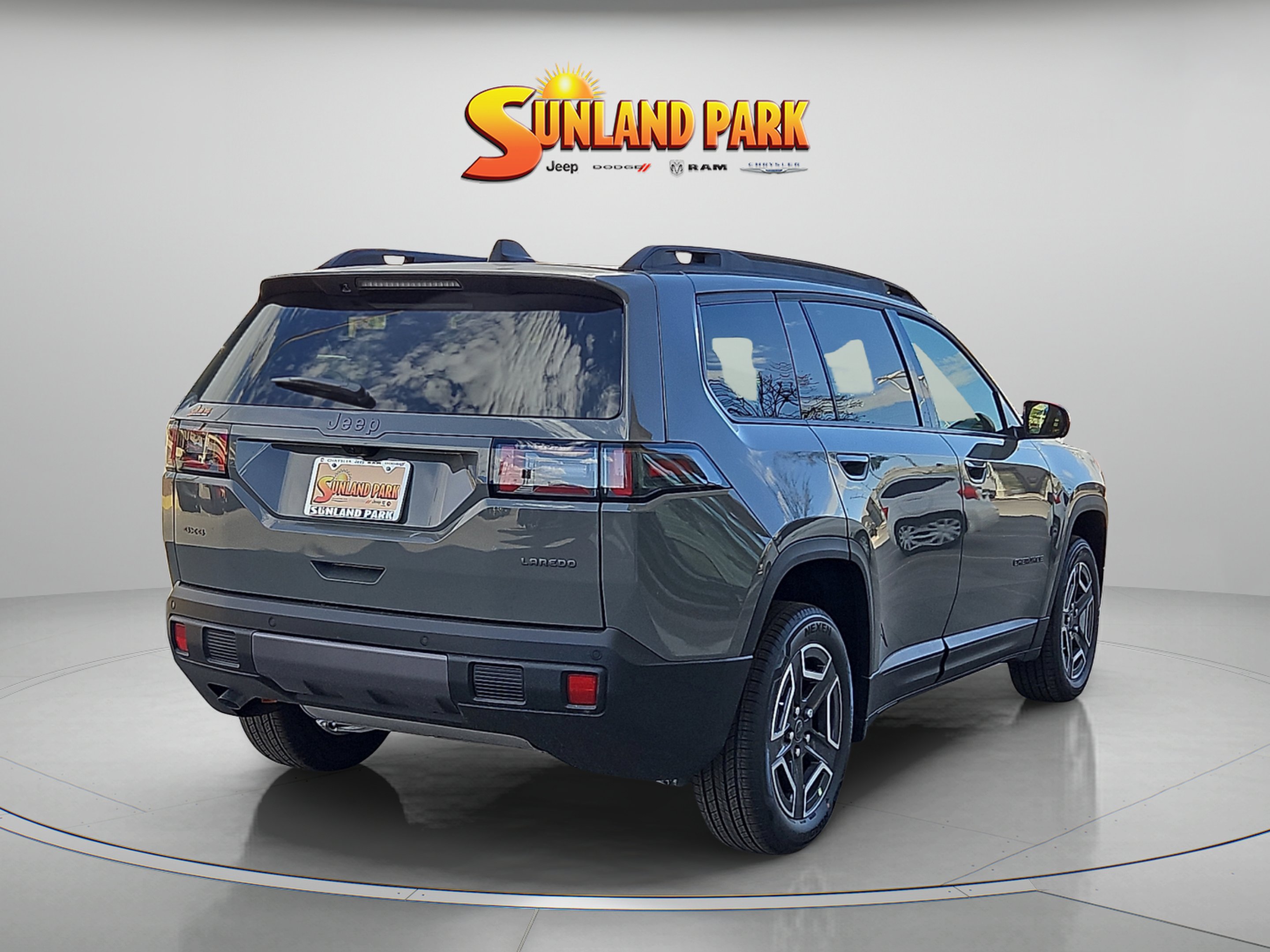 New 2026 Sting-Gray Clear-Coat Exterior Paint Jeep Laredo image 5