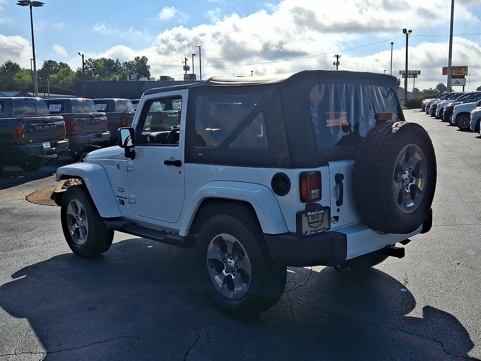 Used 2016 Bright White Clearcoat - PW7 Jeep Sahara image 9