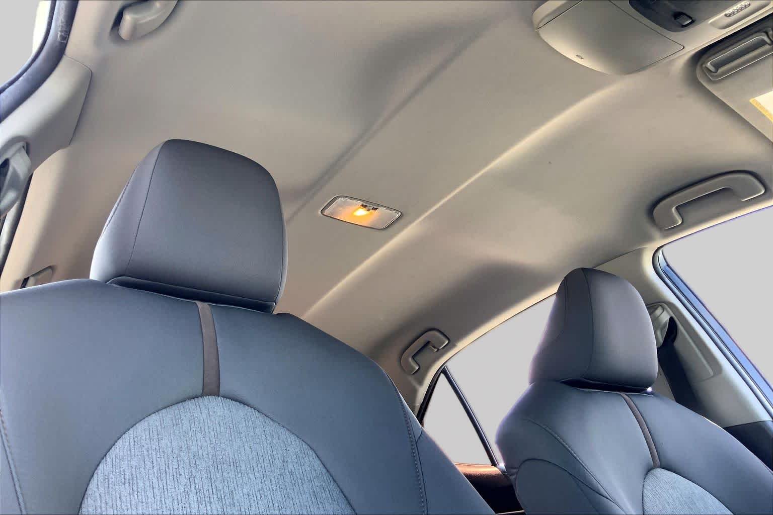 Used 2018 Super White Toyota LE image 14