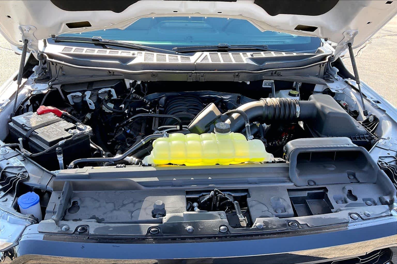 New 2026 Oxford White Ford LARIAT image 16
