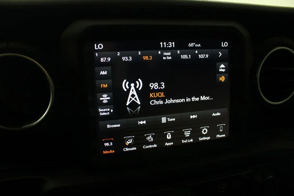 Used 2020 White Jeep Overland image 27