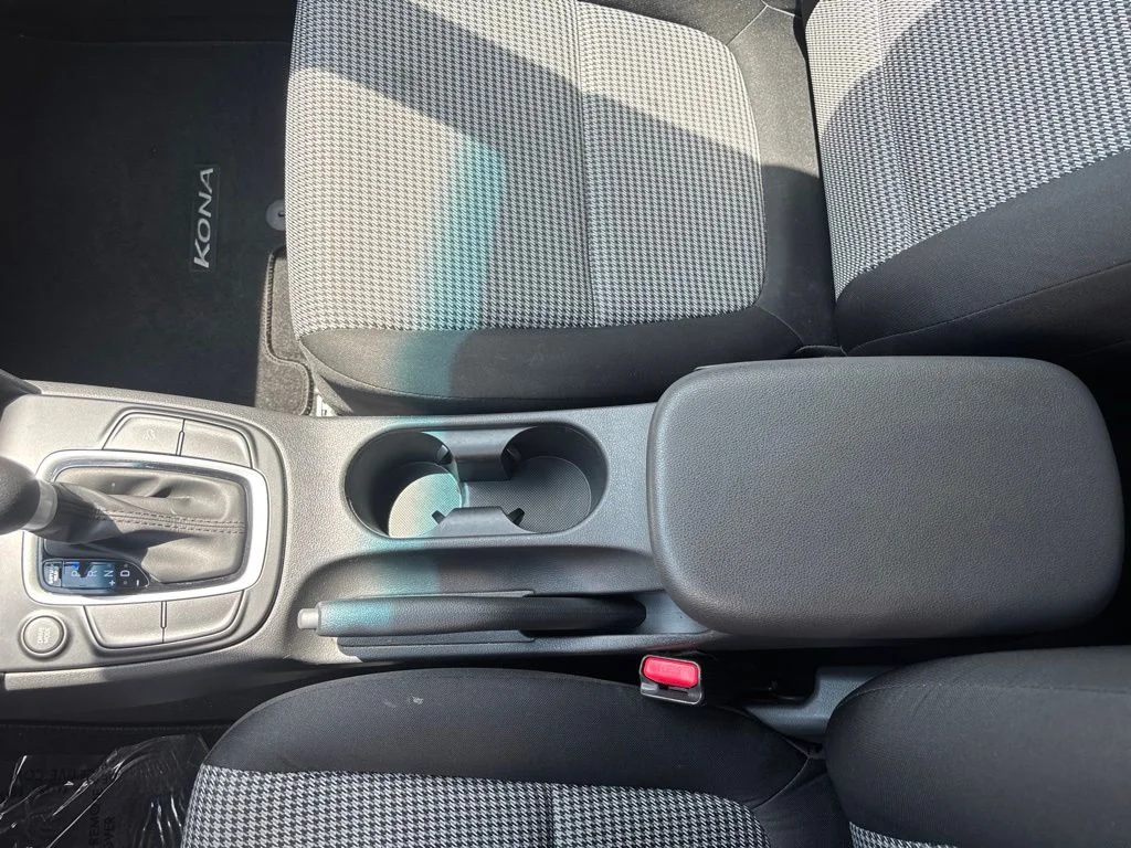 Used 2020 Gray Hyundai SE image 13