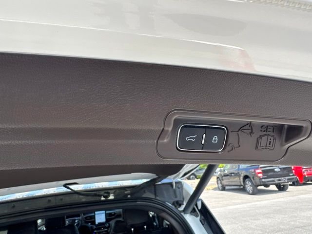 Used 2023 White Ford King Ranch image 17