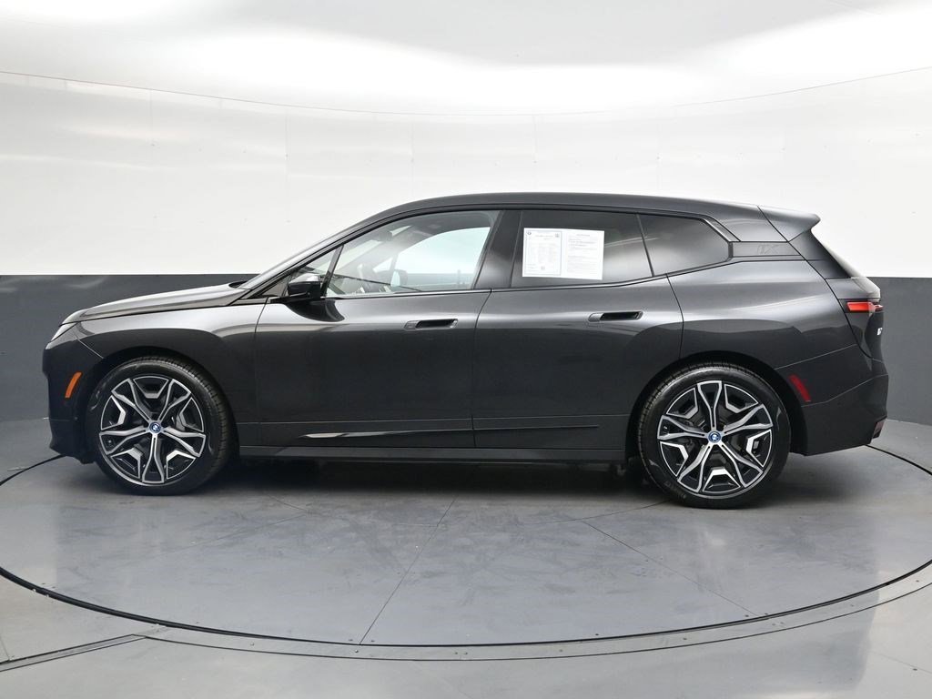 Used 2022 Gray BMW xDrive50 image 6