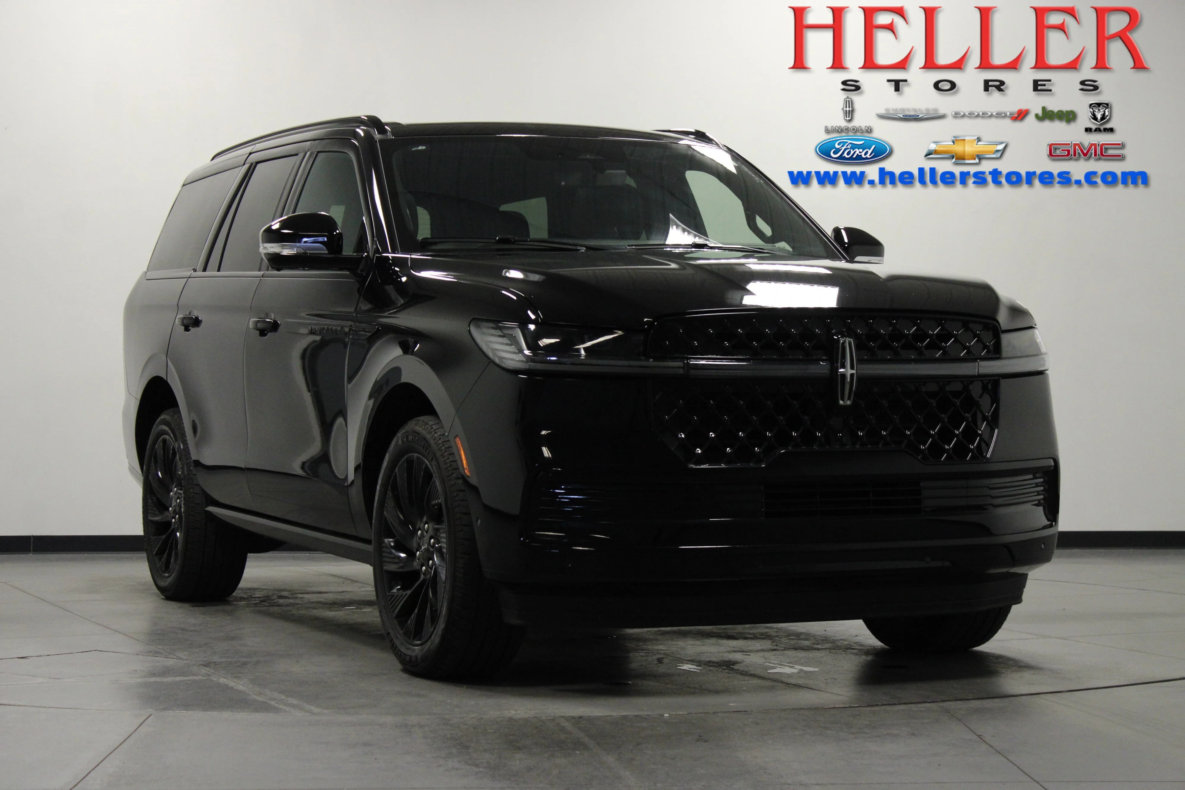 Used 2025 Black Metallic Lincoln Reserve image 1