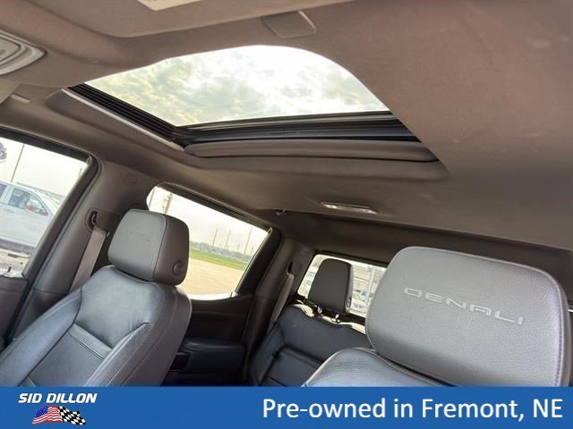 Used 2021 WHITE FROST TRICOAT GMC Denali image 19