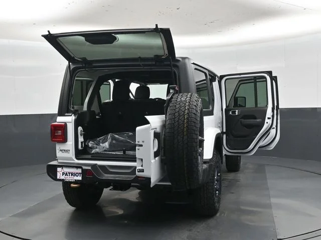 New 2026 Bright White Clear-Coat Exterior Paint Jeep 85th Anniversary Edition image 51