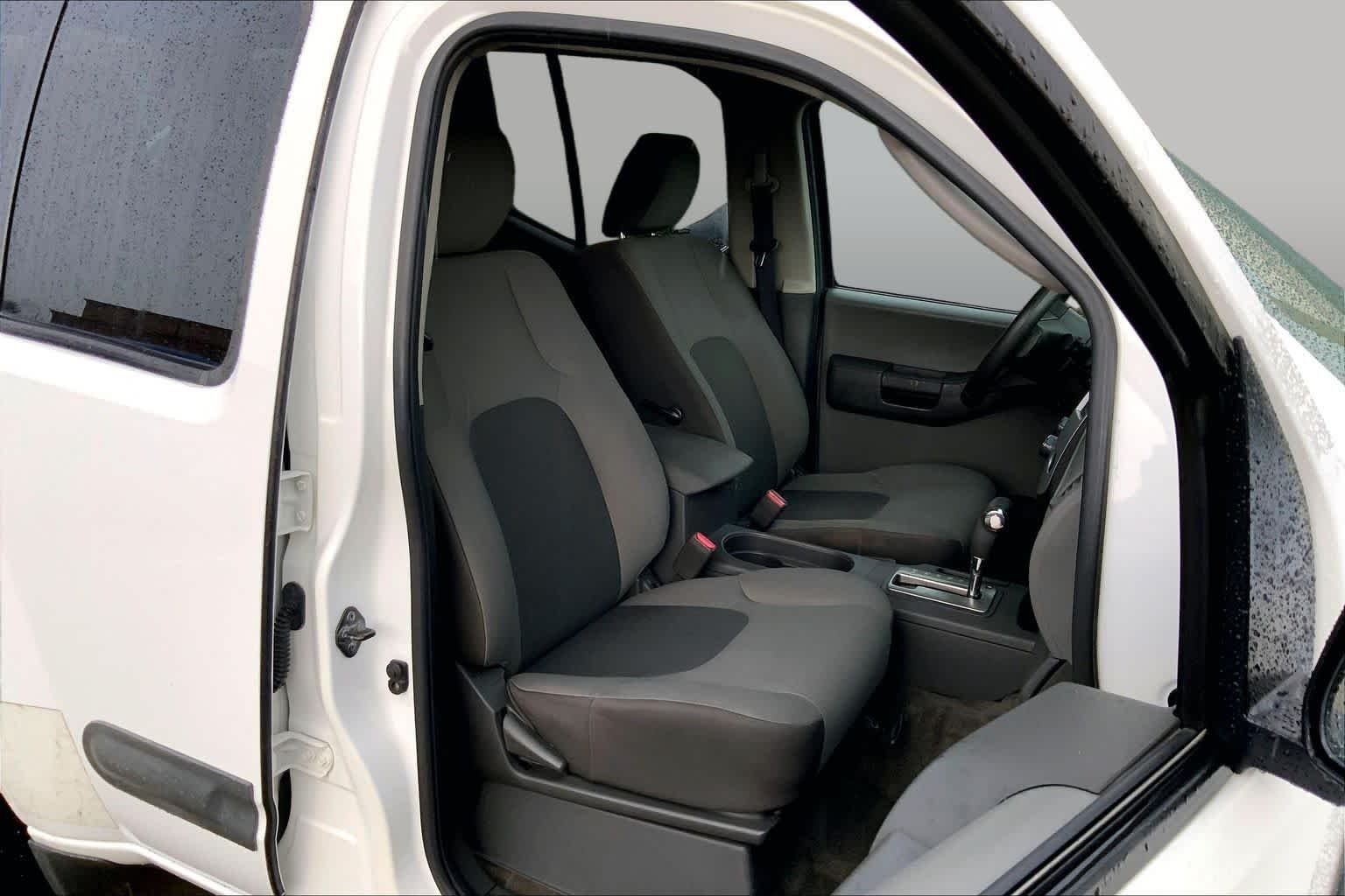 Used 2012 Avalanche Nissan S image 8
