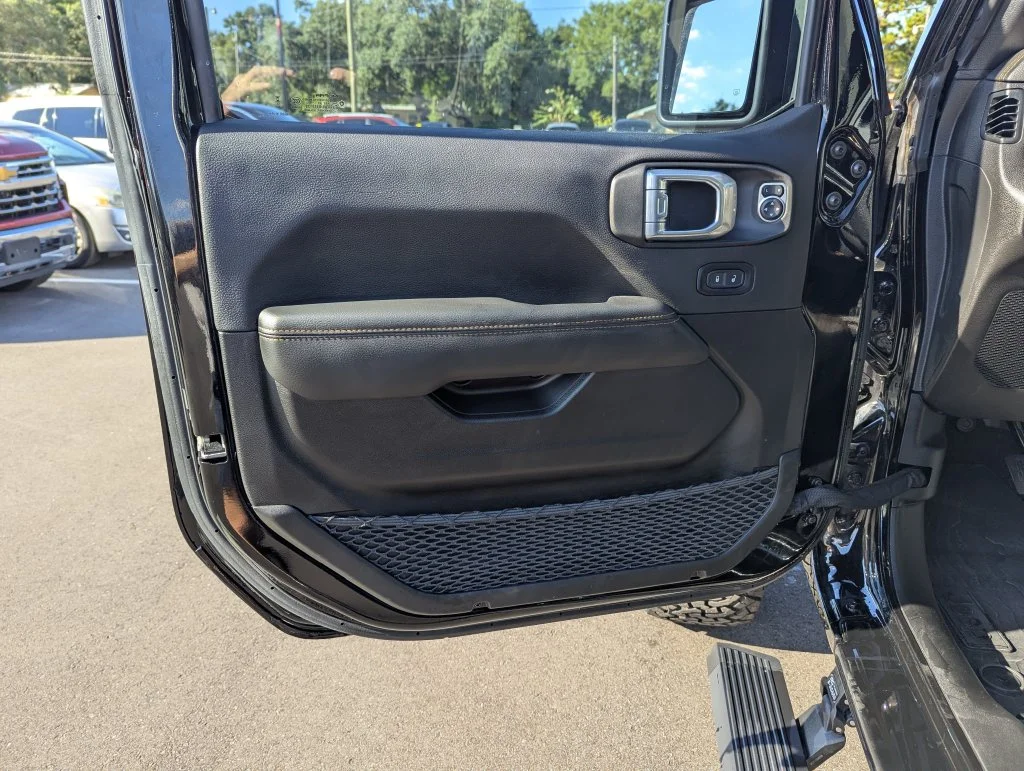 Used 2023 Black Jeep Overland image 18