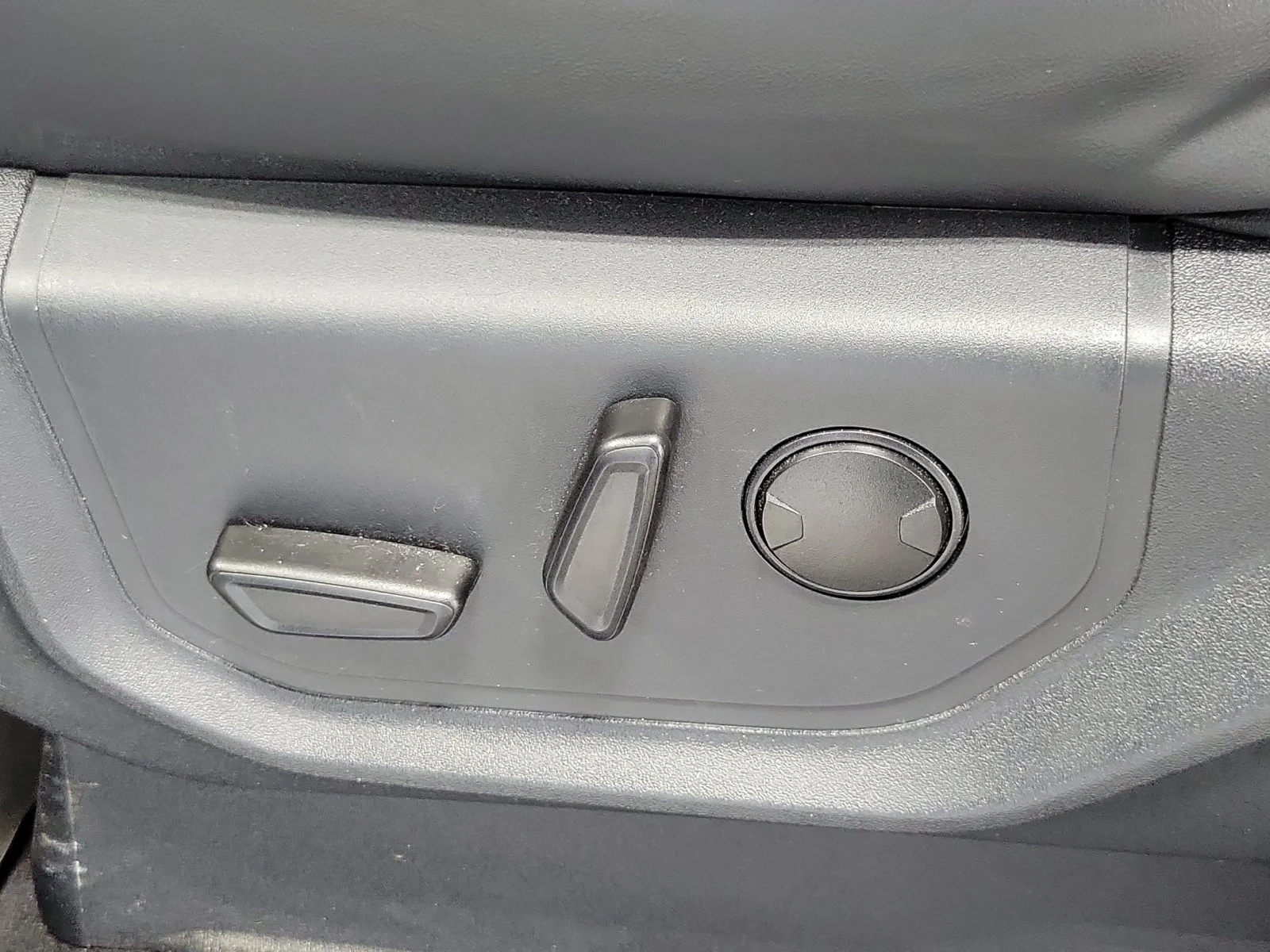Used 2024 Gray Ford XLT image 9