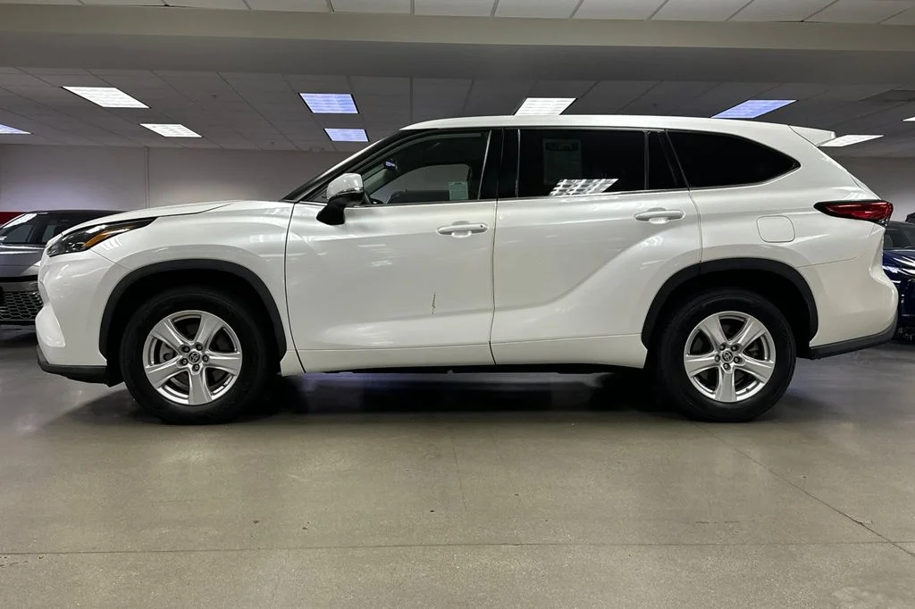 Used 2022 Beige Toyota L image 7