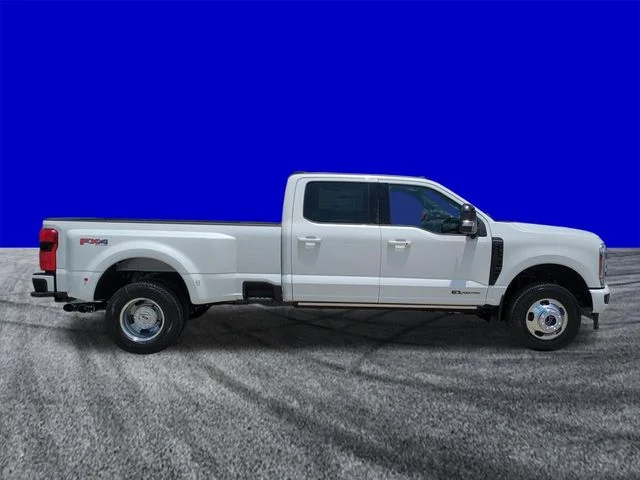 New 2026 Star White Metallic Tri-Coat Ford F-350® Platinum® image 3