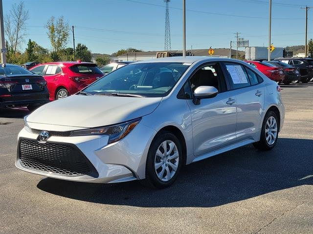 Certified Used 2022 CLASSIC SILVER METALLIC Toyota  image 6