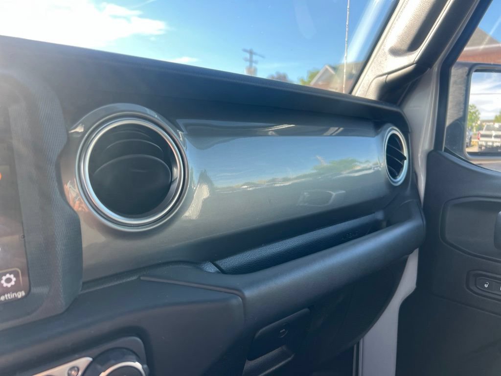 Used 2020 Bright White Clearcoat Jeep Unlimited Sahara image 24