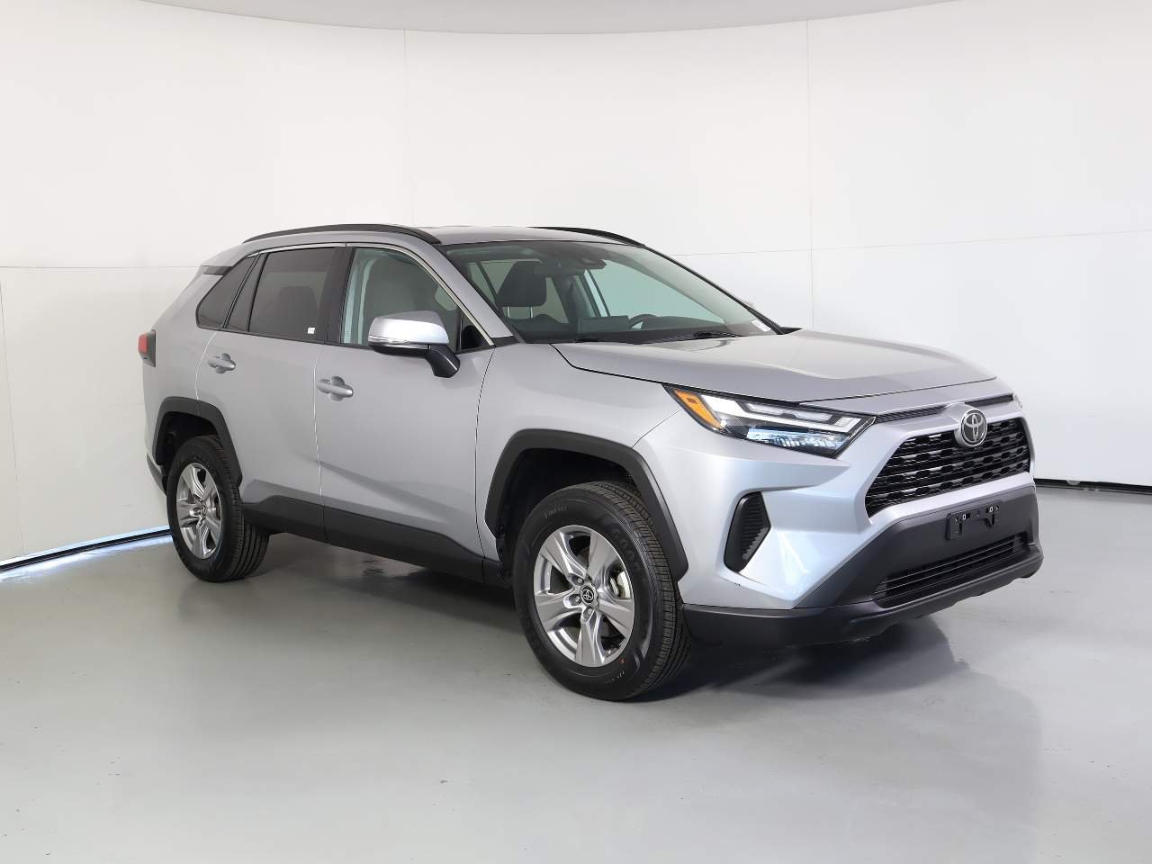 Used 2024 Silver Toyota XLE image 5