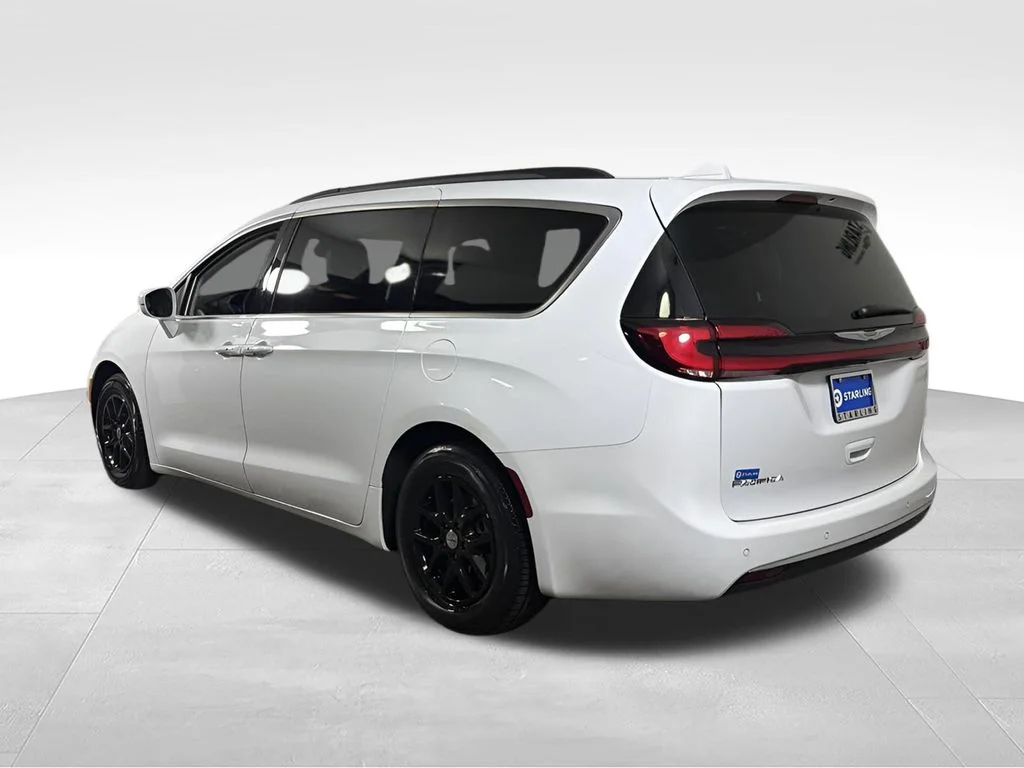 Used 2022 White Chrysler Touring L image 6