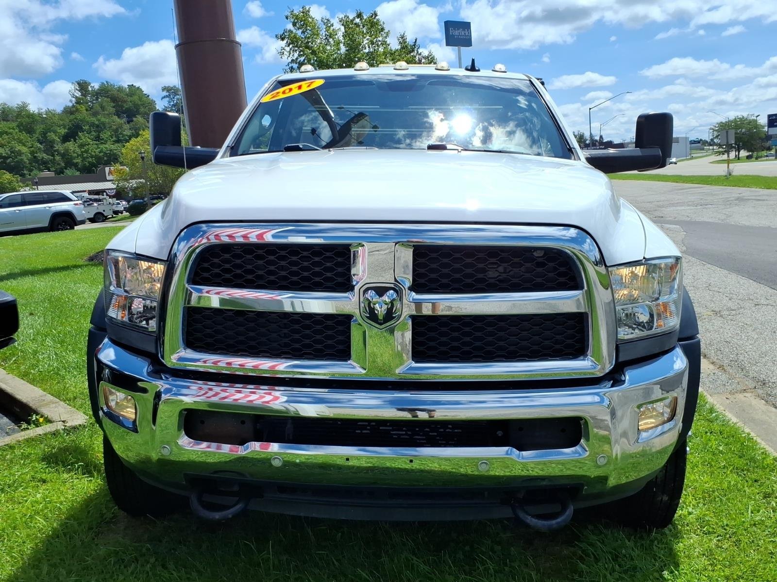 Used 2017 White RAM SLT image 2